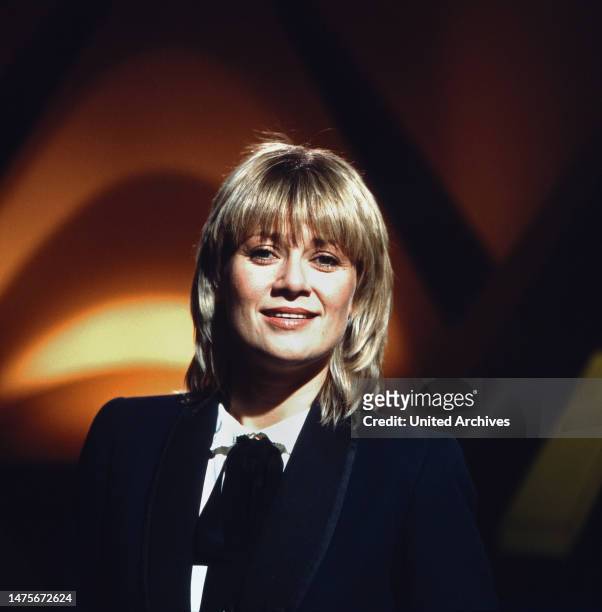 Liedercircus, Sendreihe, Deutschland 1976 - 1988, Sendung vom 6. Juli 1981, Regie: Pit Weyrich, Mitwirkende: Gitte Haenning, dänische Sängerin.