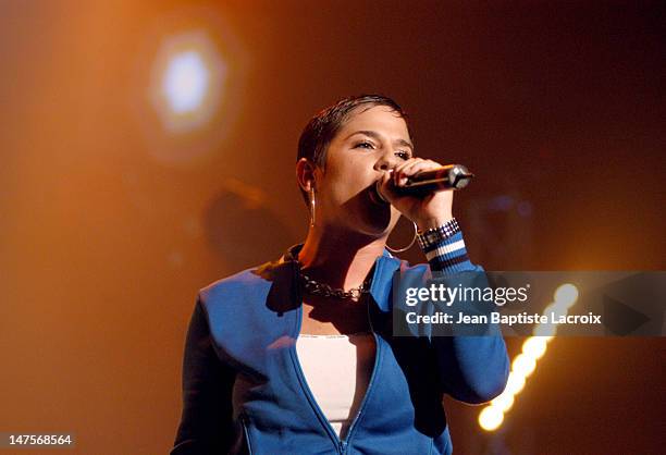 Diam's perfoms on Stage for a Contest and Television special to be aired on TV5 and France 2 in December 2003