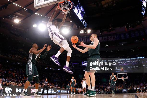 Nae'Qwan Tomlin of the Kansas State Wildcats dunks the ball against the Michigan State Spartans during the second half in the Sweet 16 round game of...