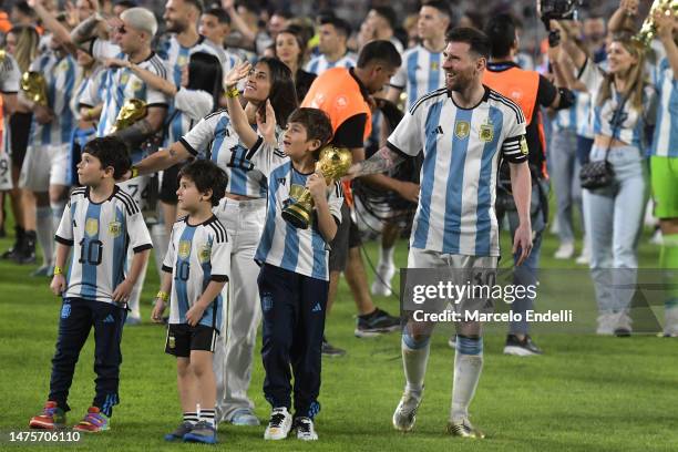 Lionel Messi of Argentina and his family, Antonella Roccuzzo, Thiago Messi, Mateo Messi and Ciro Messi with the World Cup take part during the world...