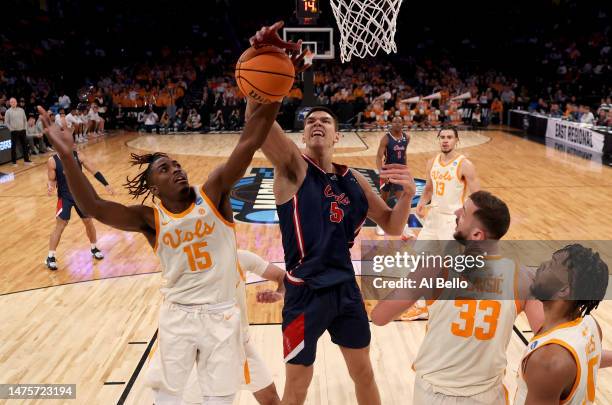 Jahmai Mashack of the Tennessee Volunteers battles for the rebound against Vladislav Goldin of the Florida Atlantic Owls during the second half in...