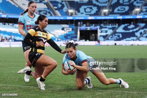 Margot Vella of the Waratahs scores a try during the Super W match between NSW Waratahs Women and Western Force at Allianz Stadium, on March 24 in...