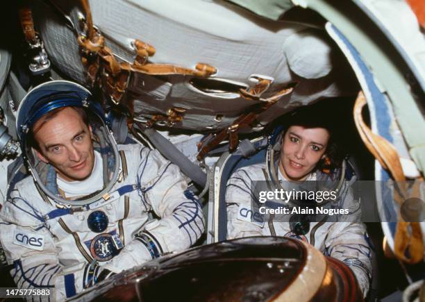 Les astronautes français Claudie Andre-Deshays et Jean-Pierre Haignere.