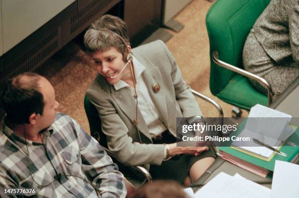 La spationaute française Claudie Andre-Deshays avec Lionel Suchet, chef de mission CNES au TSUP, centre de contrôle des vols spatiaux à Moscou.