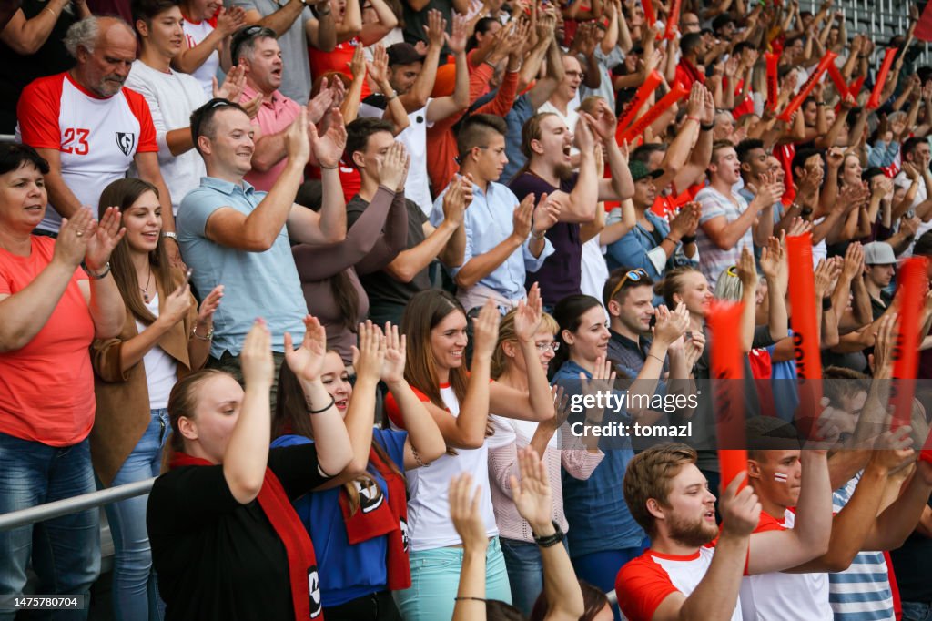 Cheering Definition Crowd Cheering On A Stadium High-Res Stock Photo - Getty Images