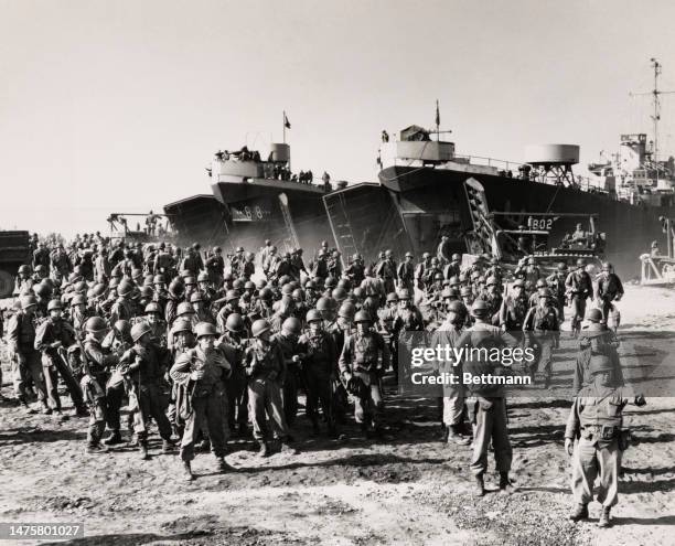 Reinforcement troops of the US Army's 7th Infantry Division arrive in Inchon, South Korea, on September 22nd, 1950. The soldiers arrived at Inchon...