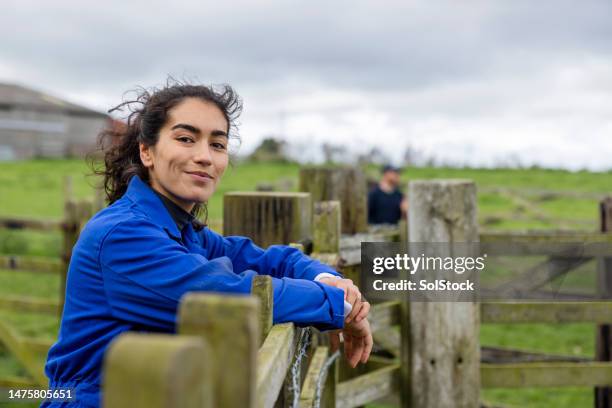 confident in her line of work - farmer portrait stock pictures, royalty-free photos & images