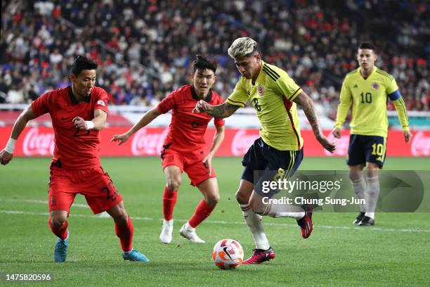 Jorge Andres Carrascal Guardo of Colombia competes for the ball with Taehwan Kim of South Korea during the international friendly match between South...