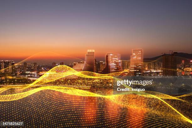 urban internet of things - technology or innovation photos et images de collection