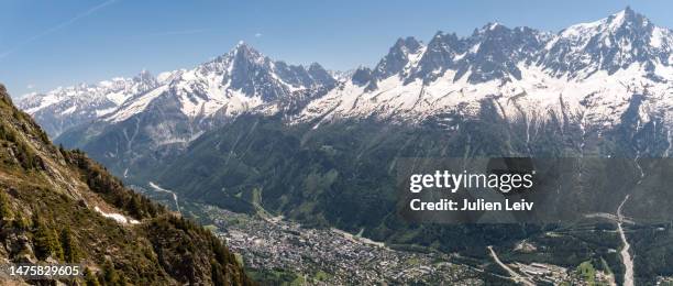 chamonix valley seen from the heights - chamonix valley stock pictures, royalty-free photos & images
