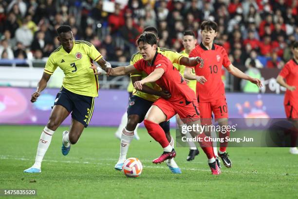 Oh Hyeong-Gyu of South Korea competes for the ball with Lucumi Bonilla Jhon Janer of Colombia during the international friendly match between South...