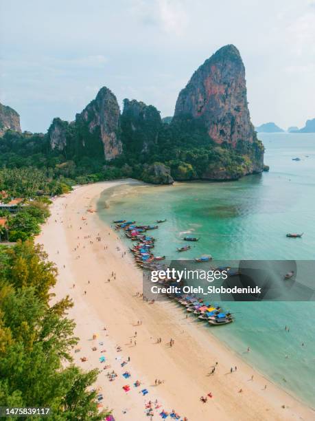 aerial view  of railey beach in  krabi province, thailand - phuket province 個照片及圖片檔