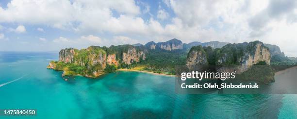 aerial view  of railey beach in  krabi province, thailand - phuket province stockfoto's en -beelden