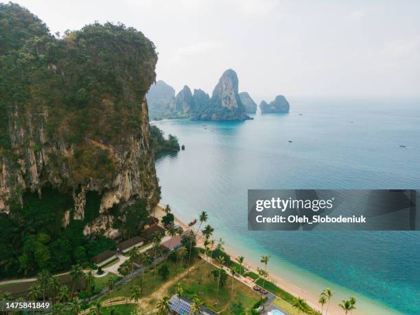 aerial view  of railey beach in  krabi province, thailand - krabi provincie stockfoto's en -beelden