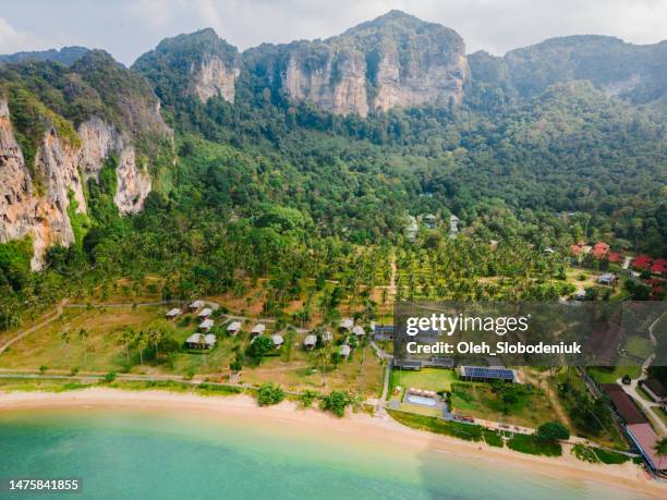 aerial view  of railey beach in  krabi province, thailand - phuket province stockfoto's en -beelden