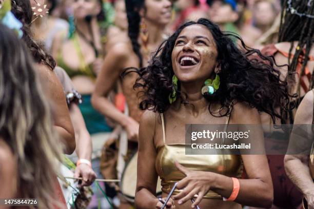 authentic portrait of a girl singing and enjoying the carnival with her music instrument - carnaval stockfoto's en -beelden