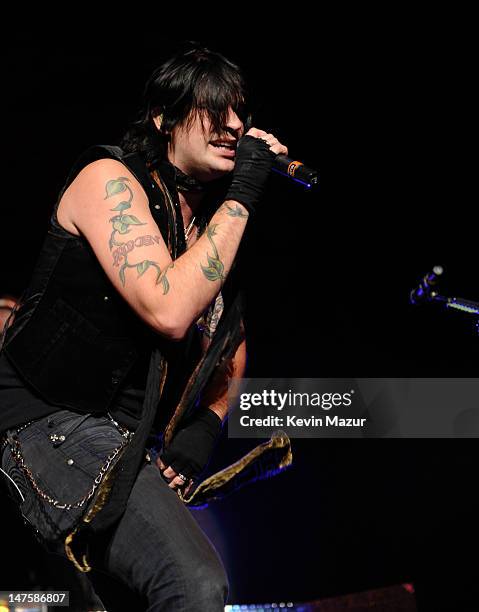 Austin Winkler of Hinder perform at Madison Square Garden on March 16, 2009 in New York City.