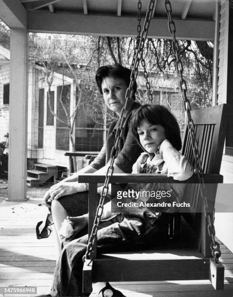 Actress Mary Badham and writter Harper Lee in the set of the film "To Kill A Mockingbird", in 1961 at Monroeville, Alabama.