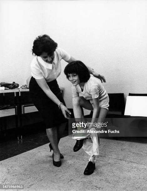 Actresses Mary Badham dressing up for her role in the movie "To Kill A Mockingbird", in 1961 at Monroeville, Alabama.