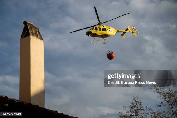 Helicopter with a bucket of water to extinguish the forest fire that originated in Villanueva de Viver, on March 23 in Fuente de la Reina, Castellon...