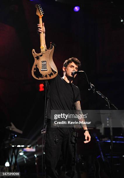 John Mayer performs at Beacon Theatre on November 17, 2009 in New York City.