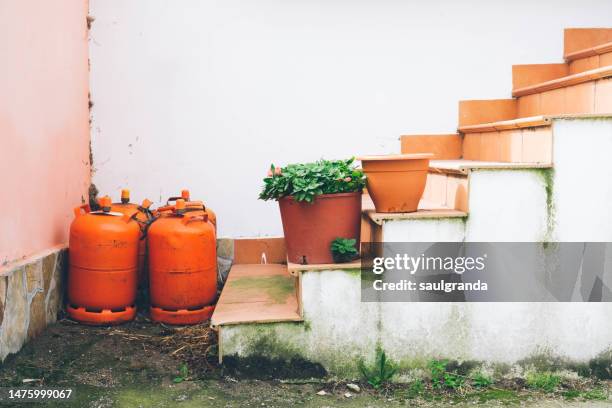 Butane Tank Rural 2,214 Butane Stock Photos, High-Res Pictures, and Images - Getty Images