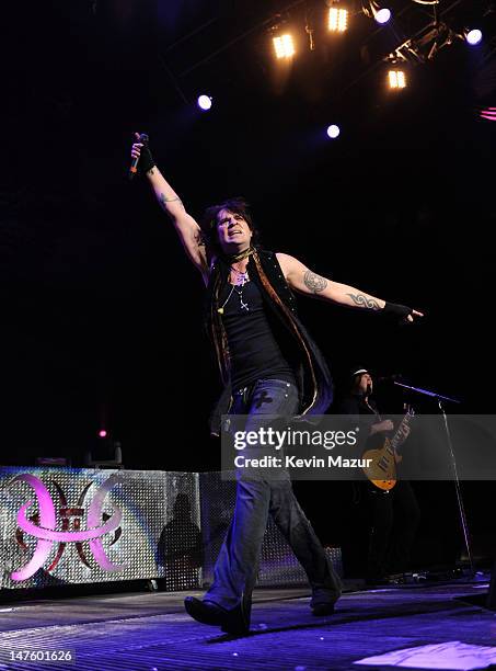 Austin Winkler of Hinder perform at Madison Square Garden on March 16, 2009 in New York City.