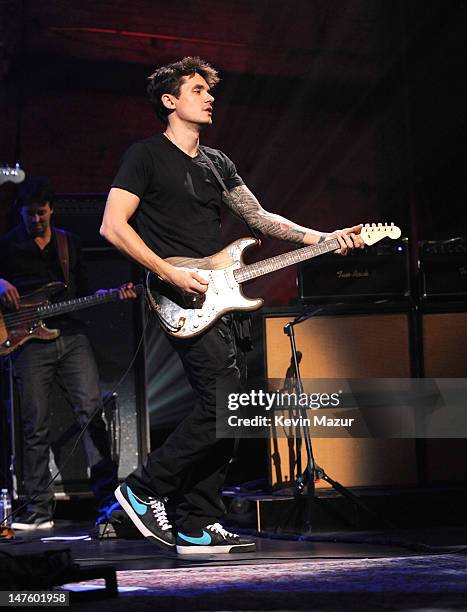 John Mayer performs at Beacon Theatre on November 17, 2009 in New York City.