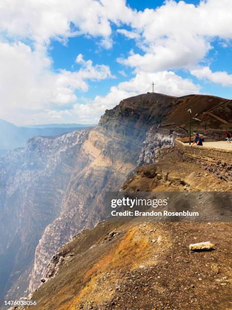 masaya volcano in nicaragua - vulkaanlandschap stockfoto's en -beelden