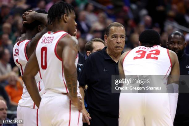 Head coach Kelvin Sampson of the Houston Cougars speaks to players in a huddle during the second half against the Miami Hurricanes in the Sweet 16...