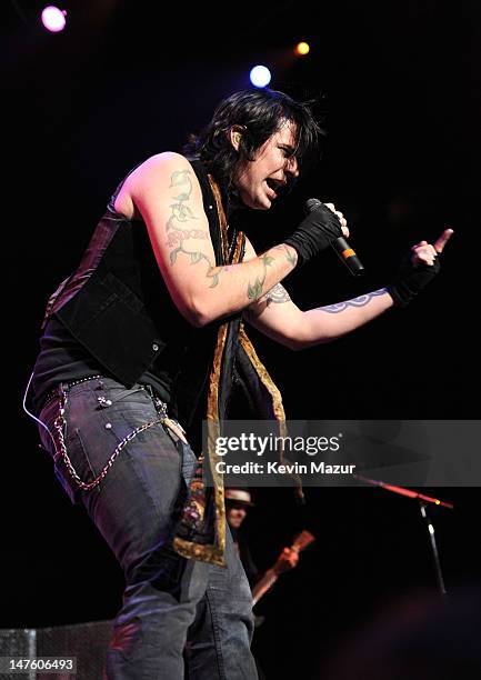 Austin Winkler of Hinder perform at Madison Square Garden on March 16, 2009 in New York City.