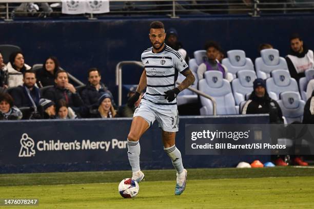 Khiry Shelton of Sporting Kansas City with the ball during a game between Los Angeles Galaxy and Sporting Kansas City at Children's Mercy Park on...