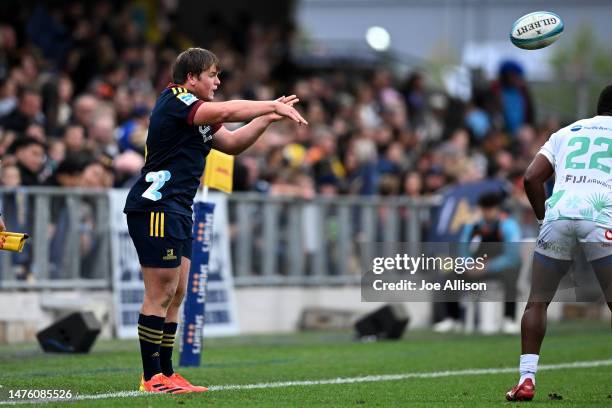 Jack Taylor of the Highlanders throws the ball in during the round five Super Rugby Pacific match between Highlanders and Fijian Drua at Forsyth Barr...