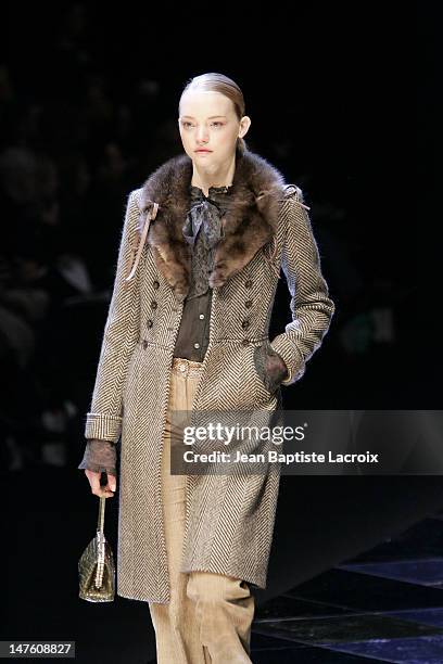 Model wearing Valentino Ready to Wear Fall/Winter 2005