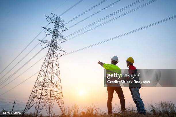 electrical engineer working - power line worker stock pictures, royalty-free photos & images