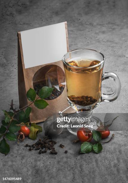 blooming sally tea with rosehip on gray background - hurricane sally - fotografias e filmes do acervo