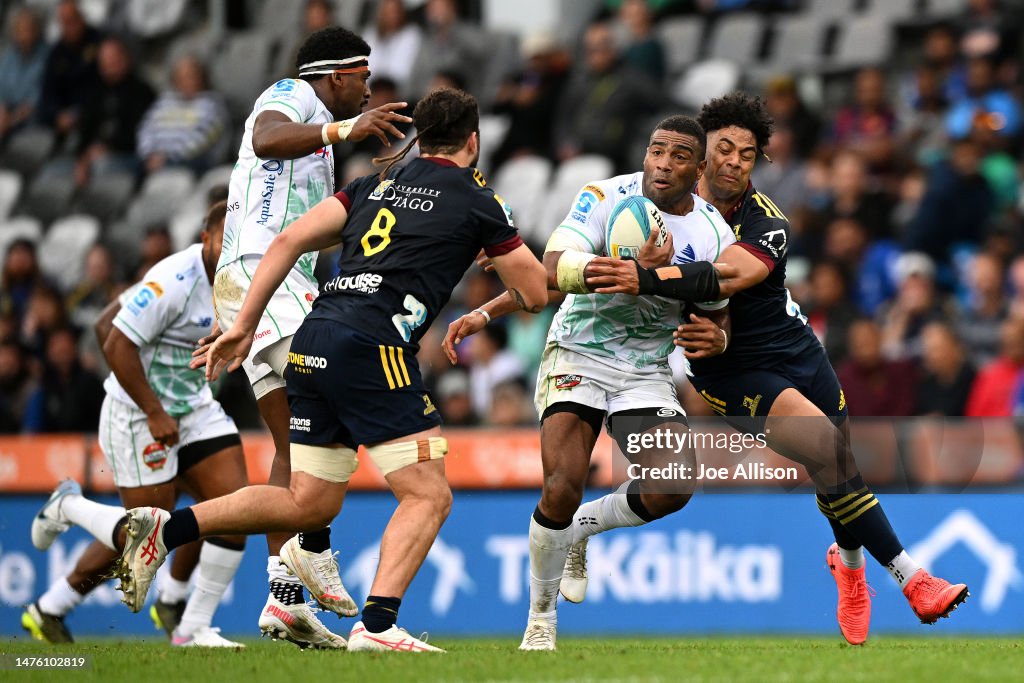 Apisalome Vota of the Drua charges forward during the round five