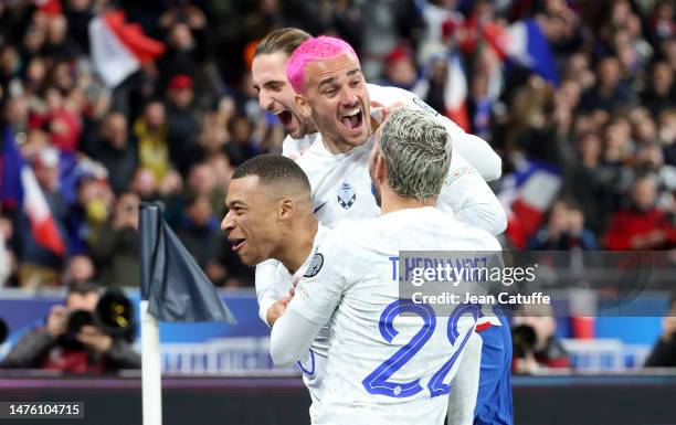 Antoine Griezmann of France celebrates his goal with Kylian Mbappe, Adrien Rabiot, Theo Hernandez during the UEFA EURO 2024 qualifying round group B...