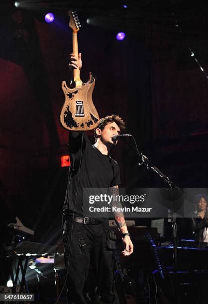 John Mayer performs at Beacon Theatre on November 17, 2009 in New York City.