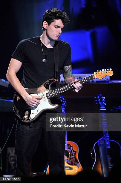 John Mayer performs at Beacon Theatre on November 17, 2009 in New York City.