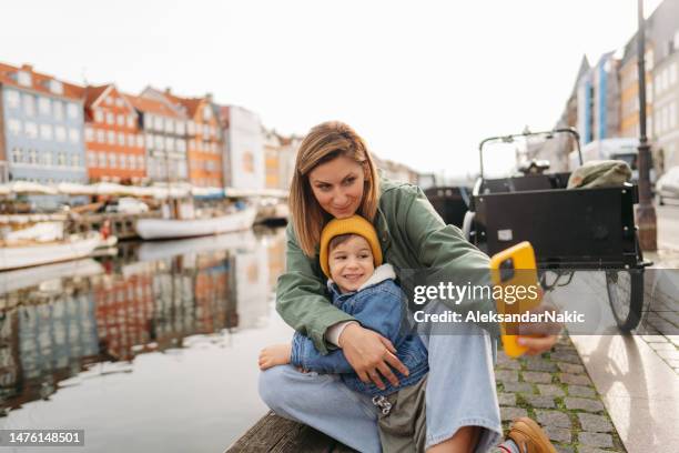 selfie with mom - copenhagen nyhavn stock pictures, royalty-free photos & images
