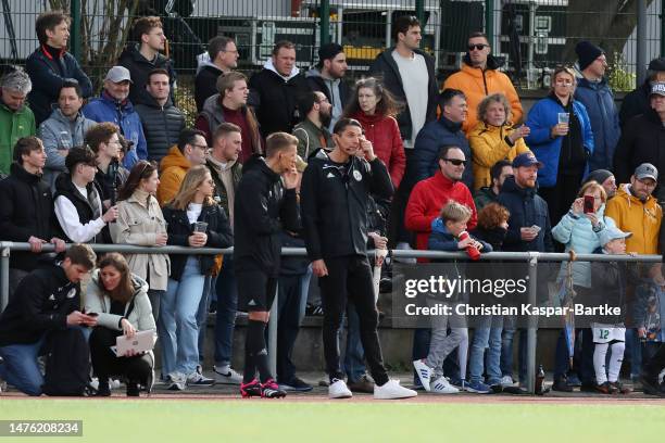 Nils Petersen of SC Freiburg and Referee Deniz Aytekin look on during the Bezirksliga Rheinhessen match between VfR Nierstein and TSV Mommensheim at...