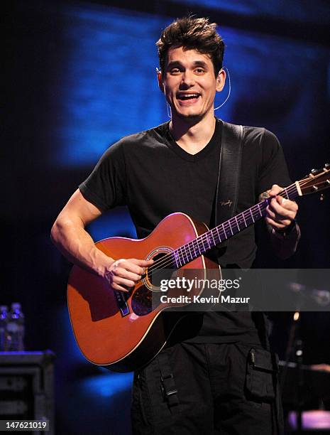 John Mayer performs at Beacon Theatre on November 17, 2009 in New York City.