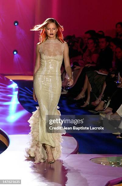 246 Paris Fashion Show Fall Winter 2002 2003 Versace Stock Photos High 246-paris-fashion-show-fall-winter-2002-2003-versace-stock-photos-high