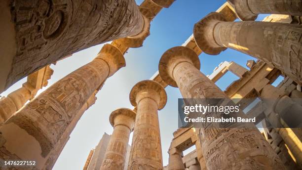 fish-eye view of great hypostyle hall at karnak temple in luxor, egypt - templo antigo egipto imagens e fotografias de stock