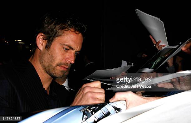 Actor Paul Walker arrives on the red carpet of the Los Angeles premiere of "Fast & Furious" held at the Gibson Amphitheatre on March 12, 2009 in...