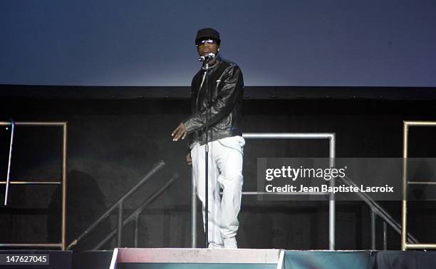 Ne-Yo during Chris Brown, Juelz Santana, Ne-Yo, Lil Wayne and Dem Franchize Boyz in Concert in Miami - September 8, 2006 at American Airlines Arena...