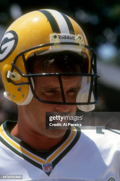 Quarterback Ken O'Brien of the Green Bay Packers follows the action in the Pro Football Hall Of Fame Game between the Green Bay Packers vs the Los...