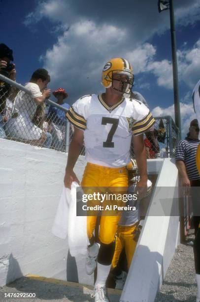 Quarterback Ken O'Brien of the Green Bay Packers enters the field in the Pro Football Hall Of Fame Game between the Green Bay Packers vs the Los...