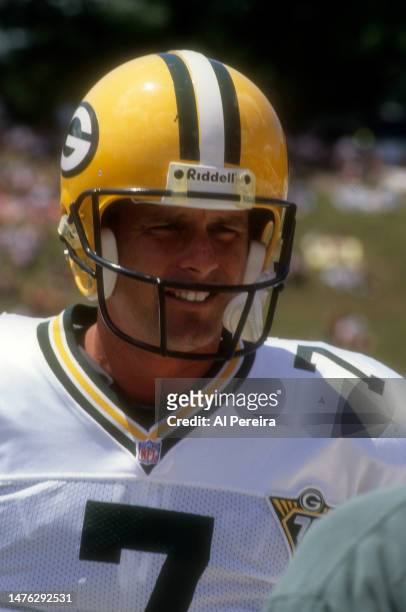 Quarterback Ken O'Brien of the Green Bay Packers follows the action in the Pro Football Hall Of Fame Game between the Green Bay Packers vs the Los...